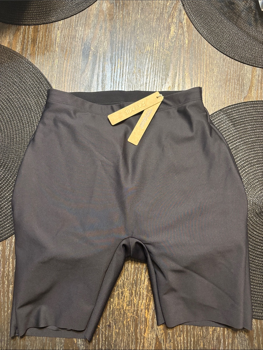 SKIMS Body butt enhance onyx XS Shorts NWT